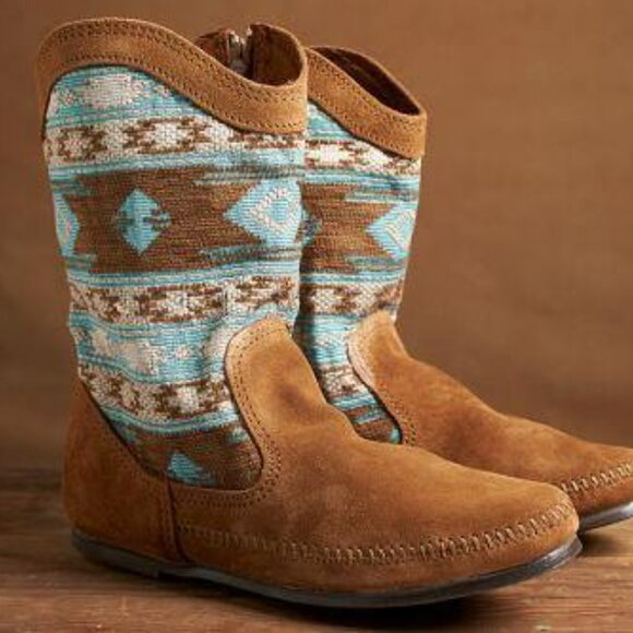 Minnetonka Women's SZ 10 Baja Suede Hardsole Brown Boots Aztec Western Cowgirl - Picture 1 of 7